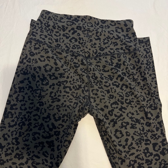 Athleta Ultimate Camo 7/8 Tight Camo Green Olive Legging - Size Small - Picture 2 of 3